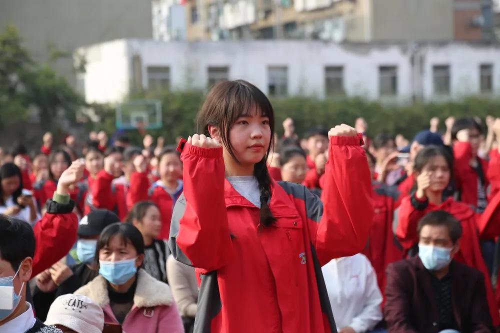 襄阳区成人教育事业单位领导团队革新与发展，聚焦教育改革之路