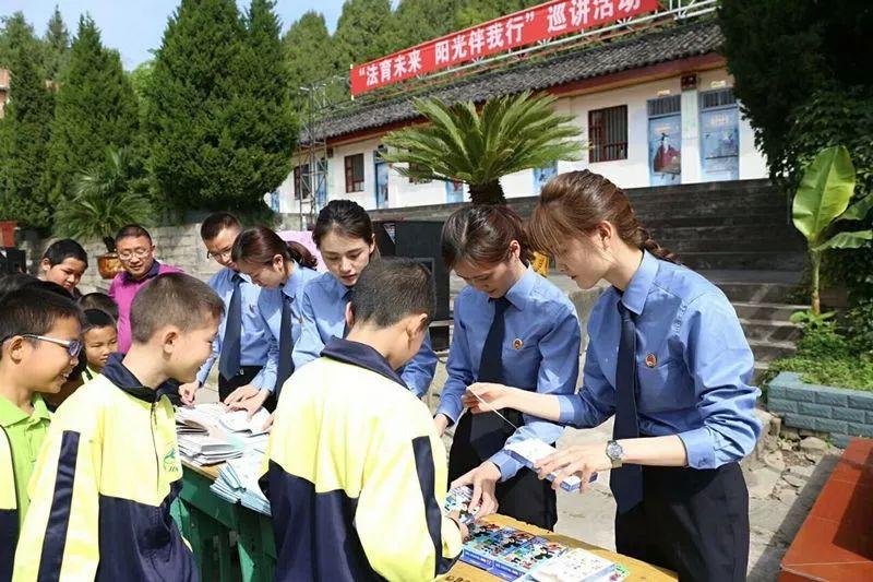 阆中市小学最新动态报道