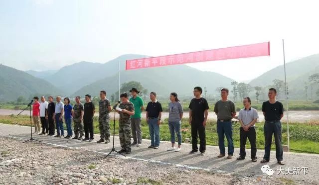 龙河镇青色草原种畜场新任领导团队引领牧场革新发展之路